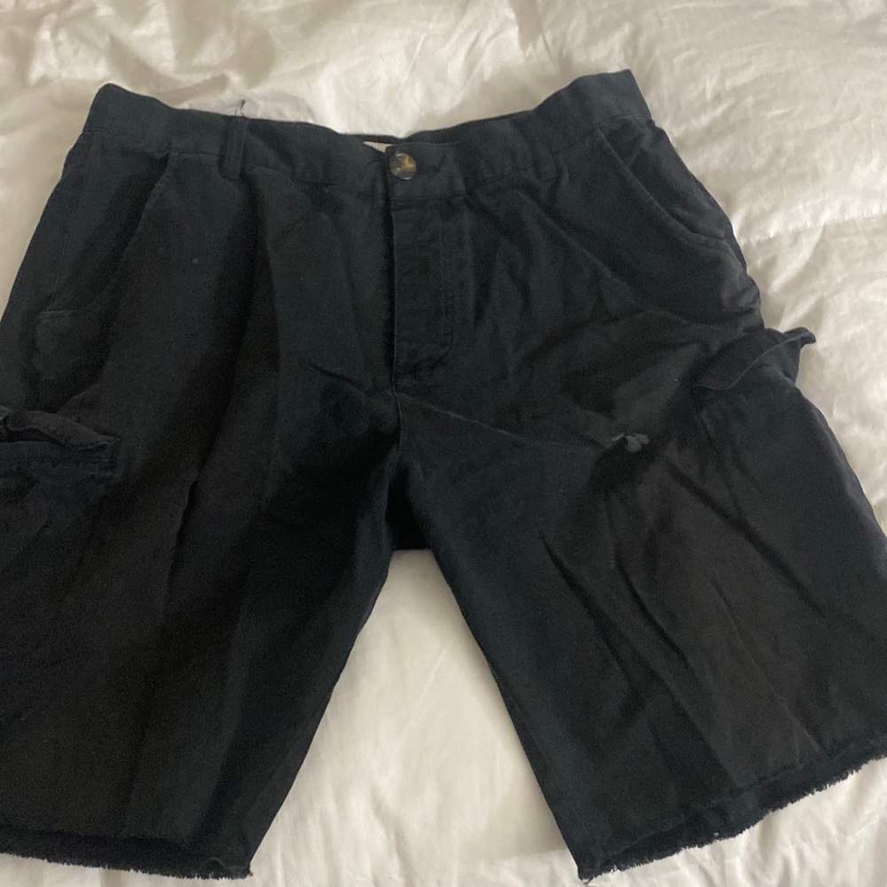 Threads for thought men’s 34 cargo black shorts small stain shown in pictures